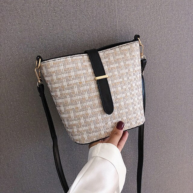 GREEN LEATHER DETAILED STRAW BAG