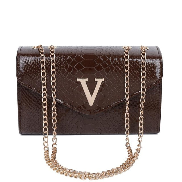 V LETTER DETAILED BLACK BAG