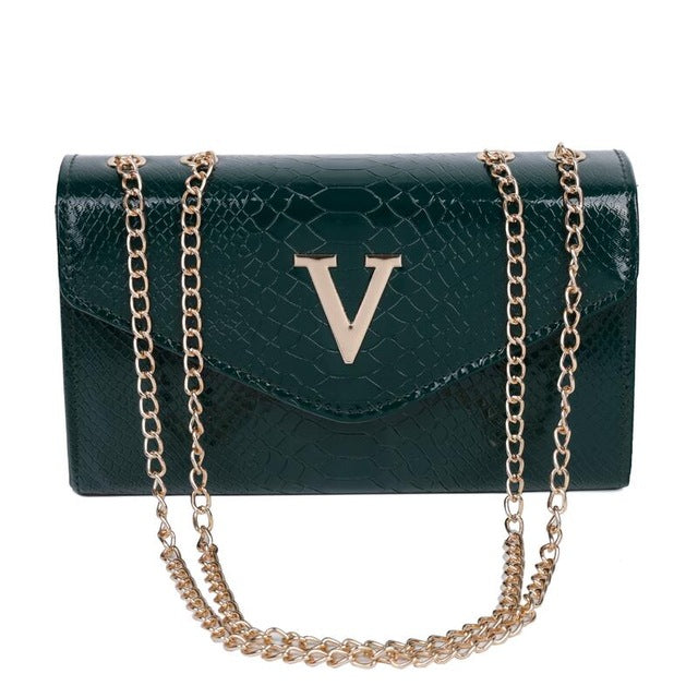 V LETTER DETAILED BLACK BAG