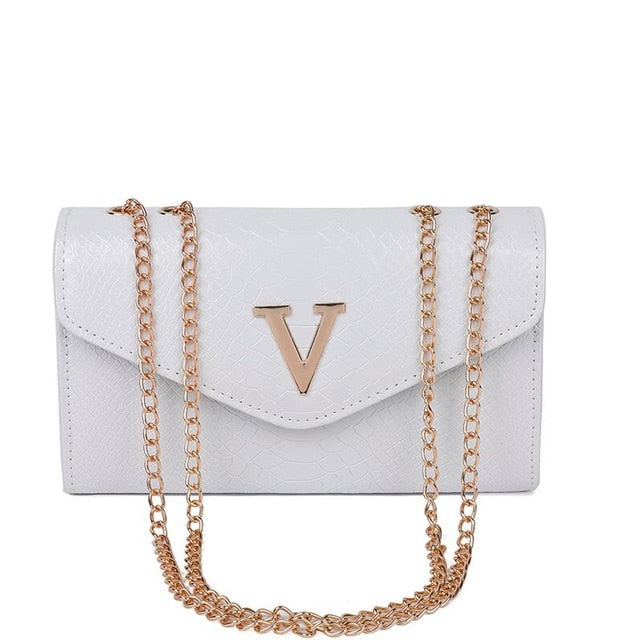 V LETTER DETAILED BLACK BAG