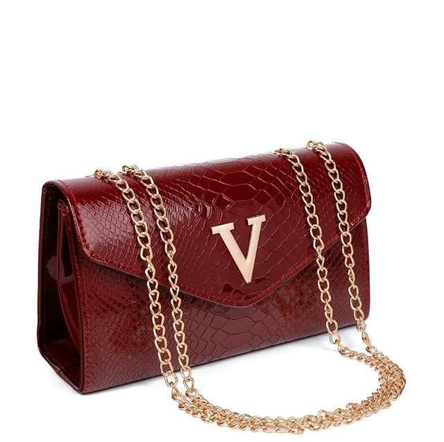 V LETTER DETAILED BLACK BAG