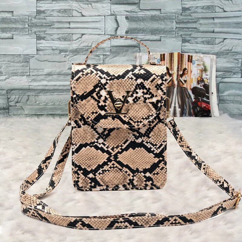 B&W SNAKE SKIN PATTERNED BAG
