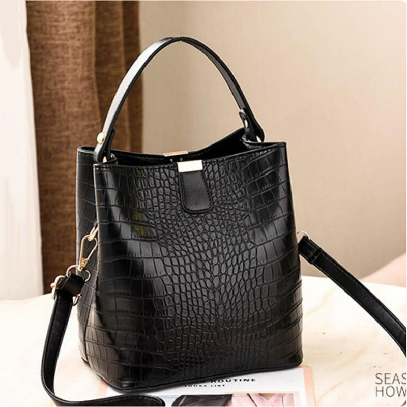 RETRO BLACK LEATHER SHOULDER BAG