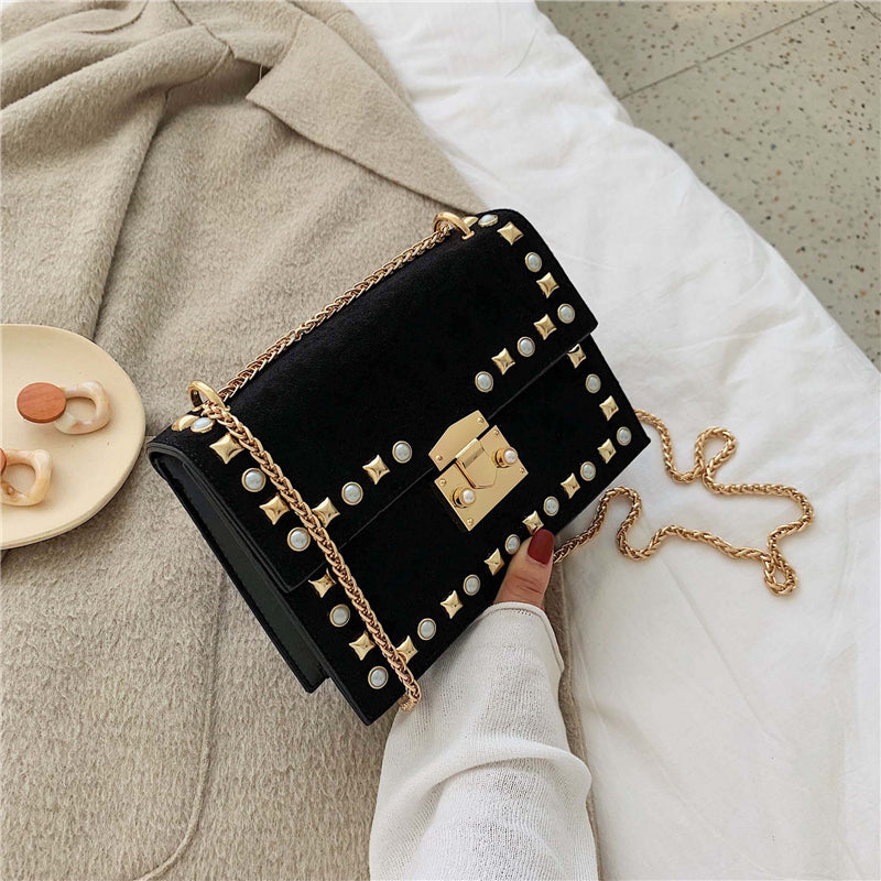 BUTTON DETAILED CHAIN HANDLE SHOULDER BAG