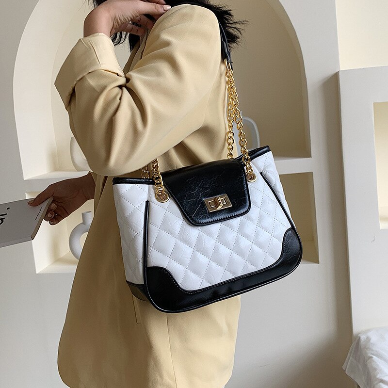 LARGE-VALUME GRACEFUL TEXTURED BAG