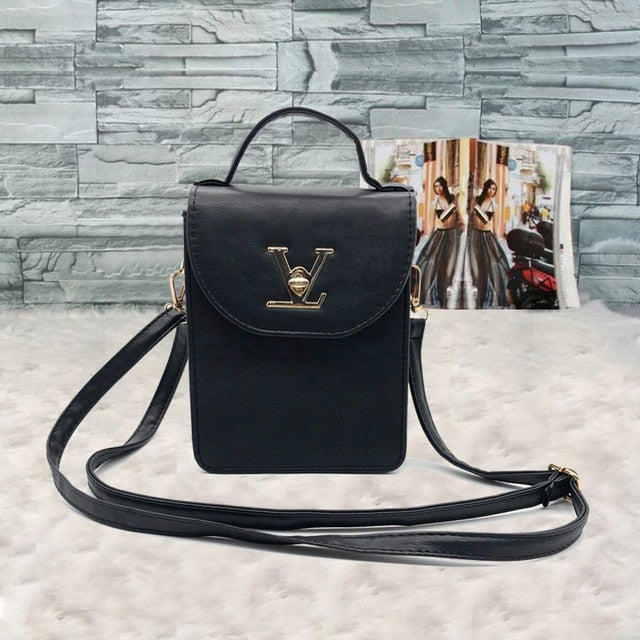 V LETTER DETAILED BLACK BAG
