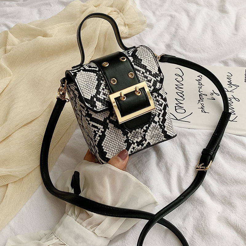 BLACK AND WHITE SERPENTINE BAG