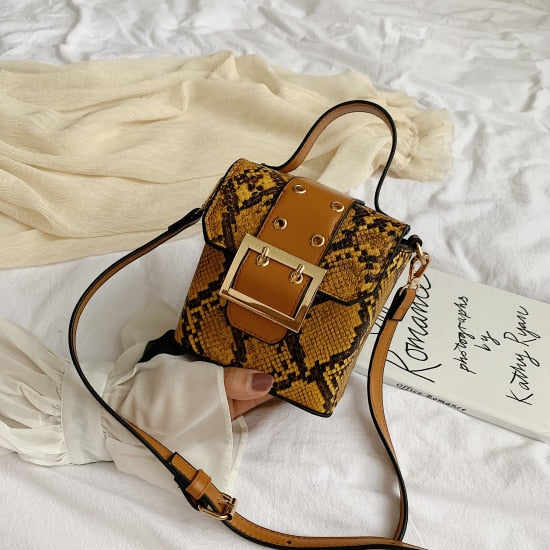 BLACK AND WHITE SERPENTINE BAG