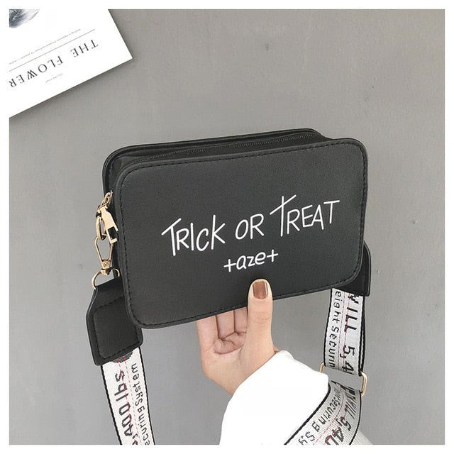 "TRICK OR TREAT" PRINTED WHITE SHOULDER BAG