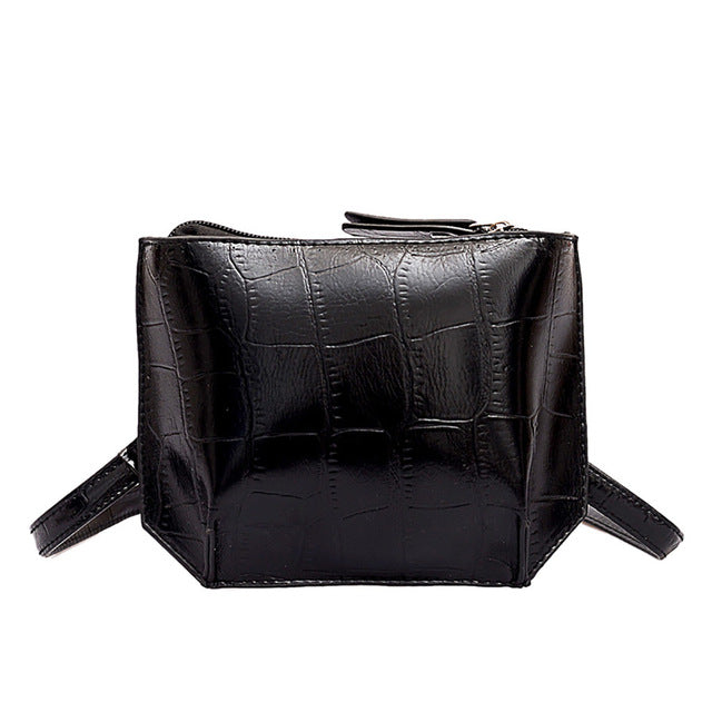 SIMPLE BLACK SHOULDER BAG
