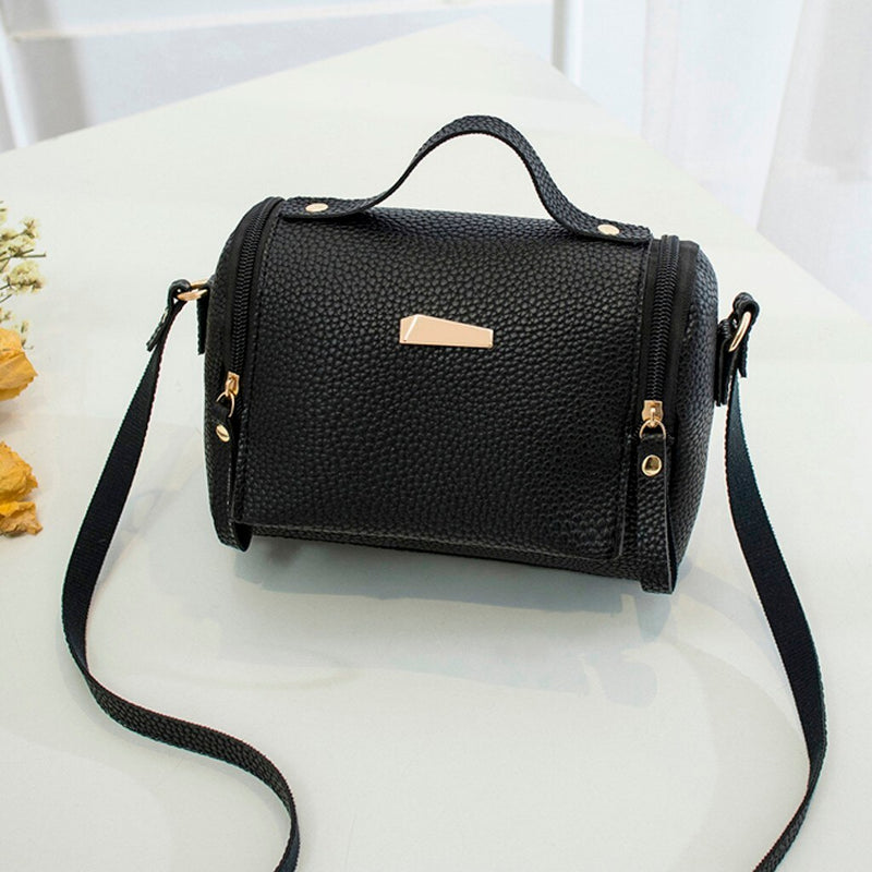 BLACK SHOULDER BAG