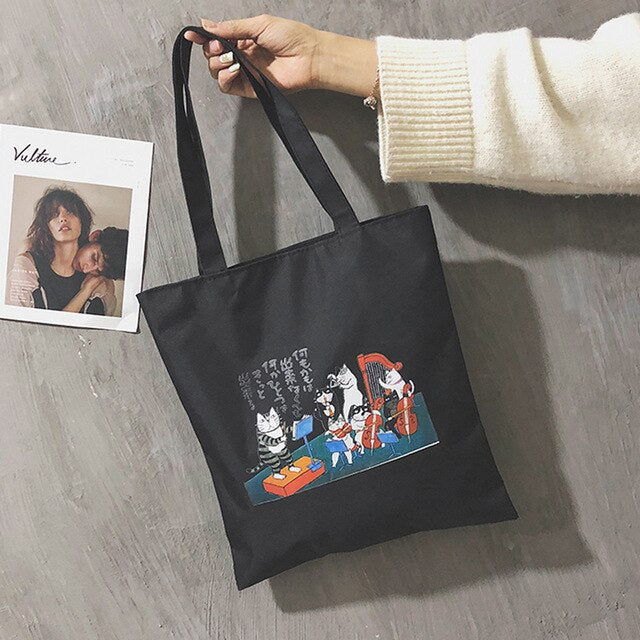 A WOMAN PRINTED CANVAS BAG