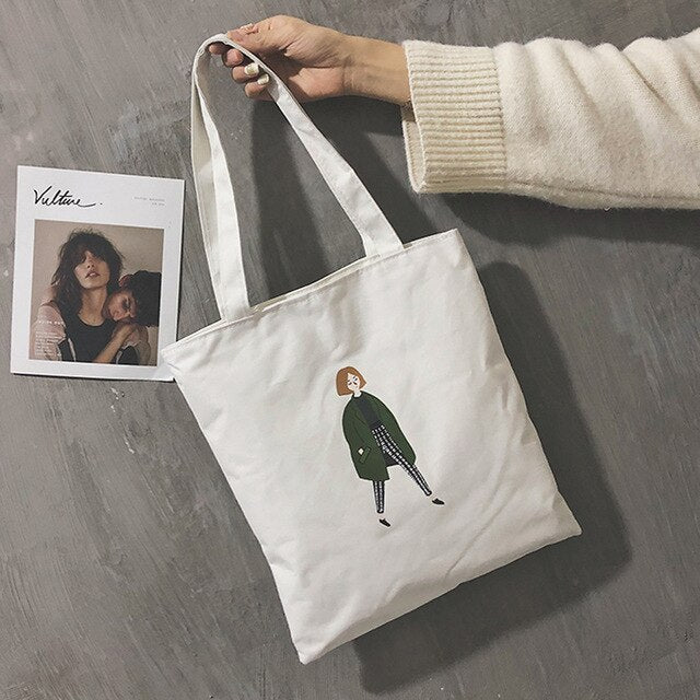 A WOMAN PRINTED CANVAS BAG