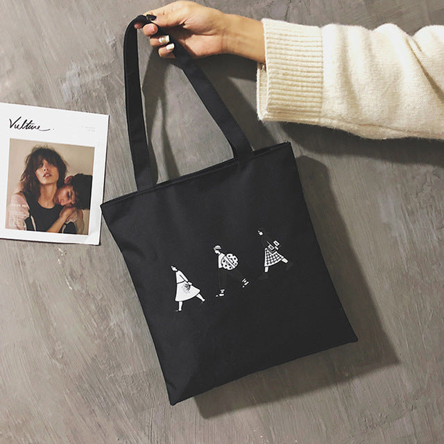 A WOMAN PRINTED CANVAS BAG