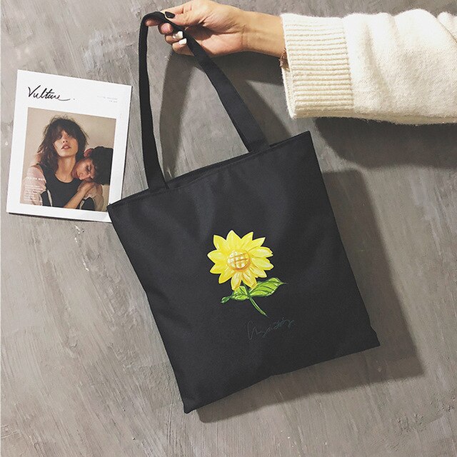 A WOMAN PRINTED CANVAS BAG