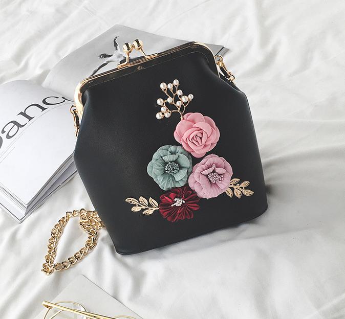 FLORAL CLUTCH