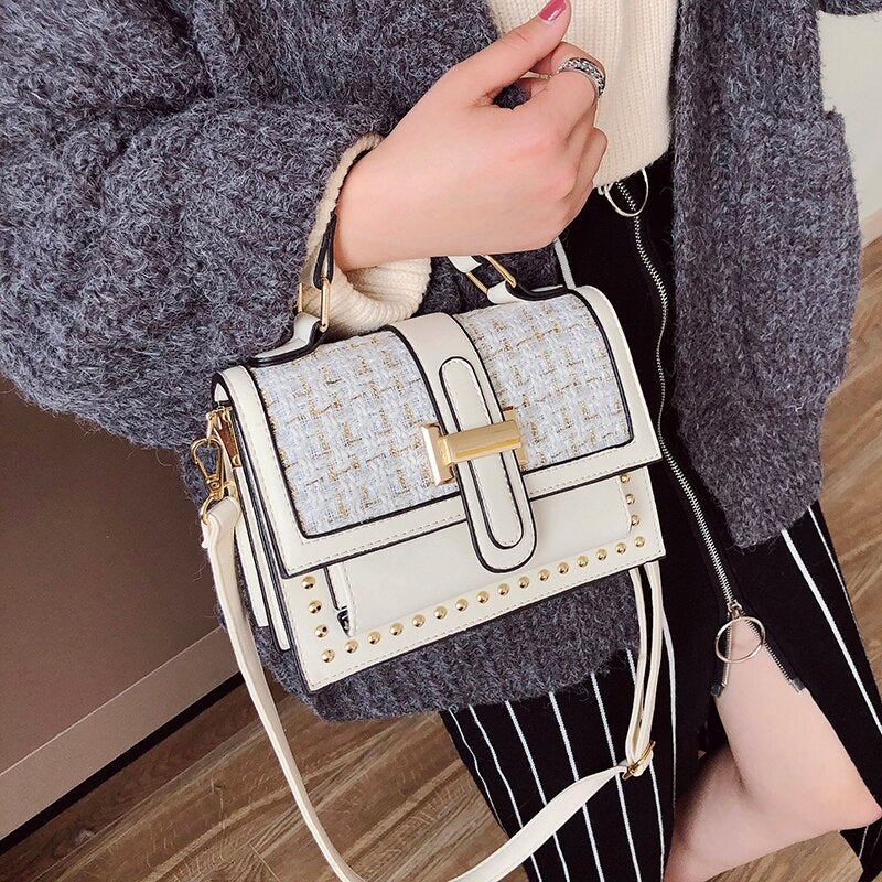 BLACK LEATHER LINE DETAILED WHITE BAG