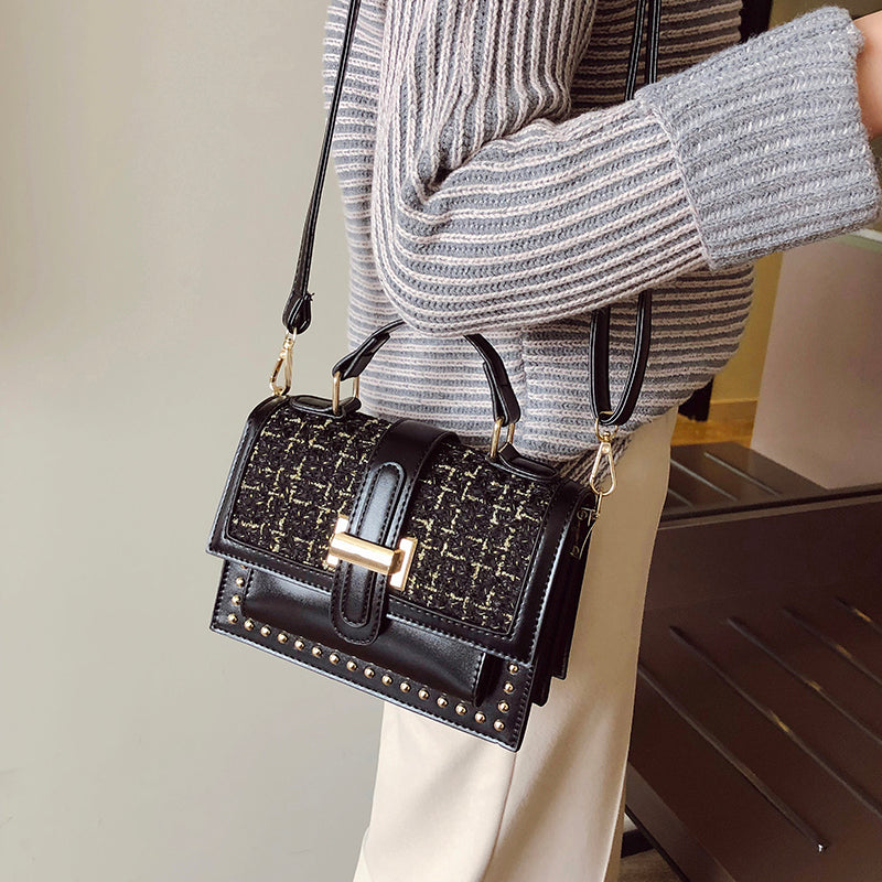 BLACK LEATHER LINE DETAILED WHITE BAG